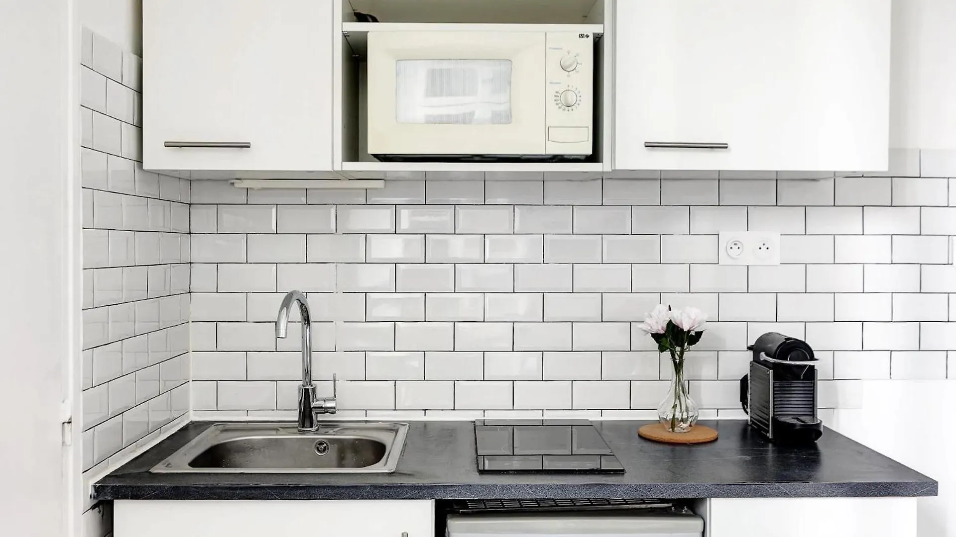 Apartment Bnbnova - Cozy Stay Near Eiffel Tower & Invalides & Seine Paris